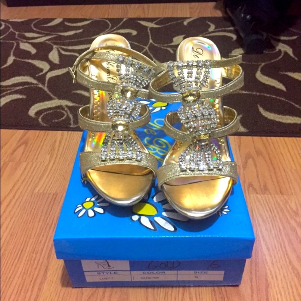 NWT Gold Sandals
